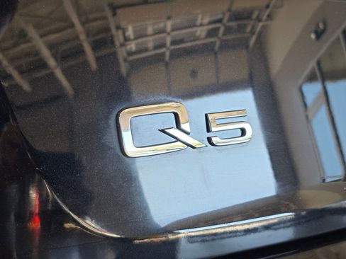 Used 2024 Audi Q5 e Prestige w/ Prestige Package image 27