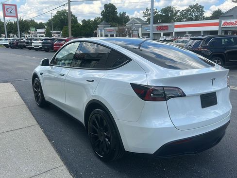 Used 2024 Tesla Model Y Long Range RWD image 5