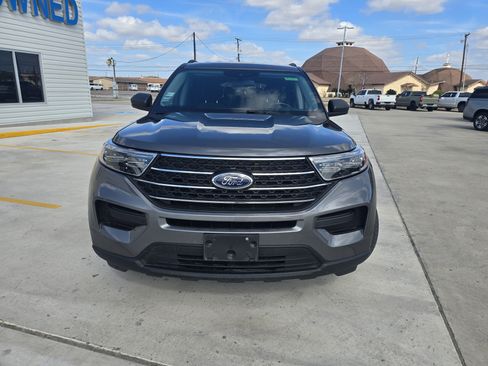 Used 2022 Ford Explorer XLT image 8
