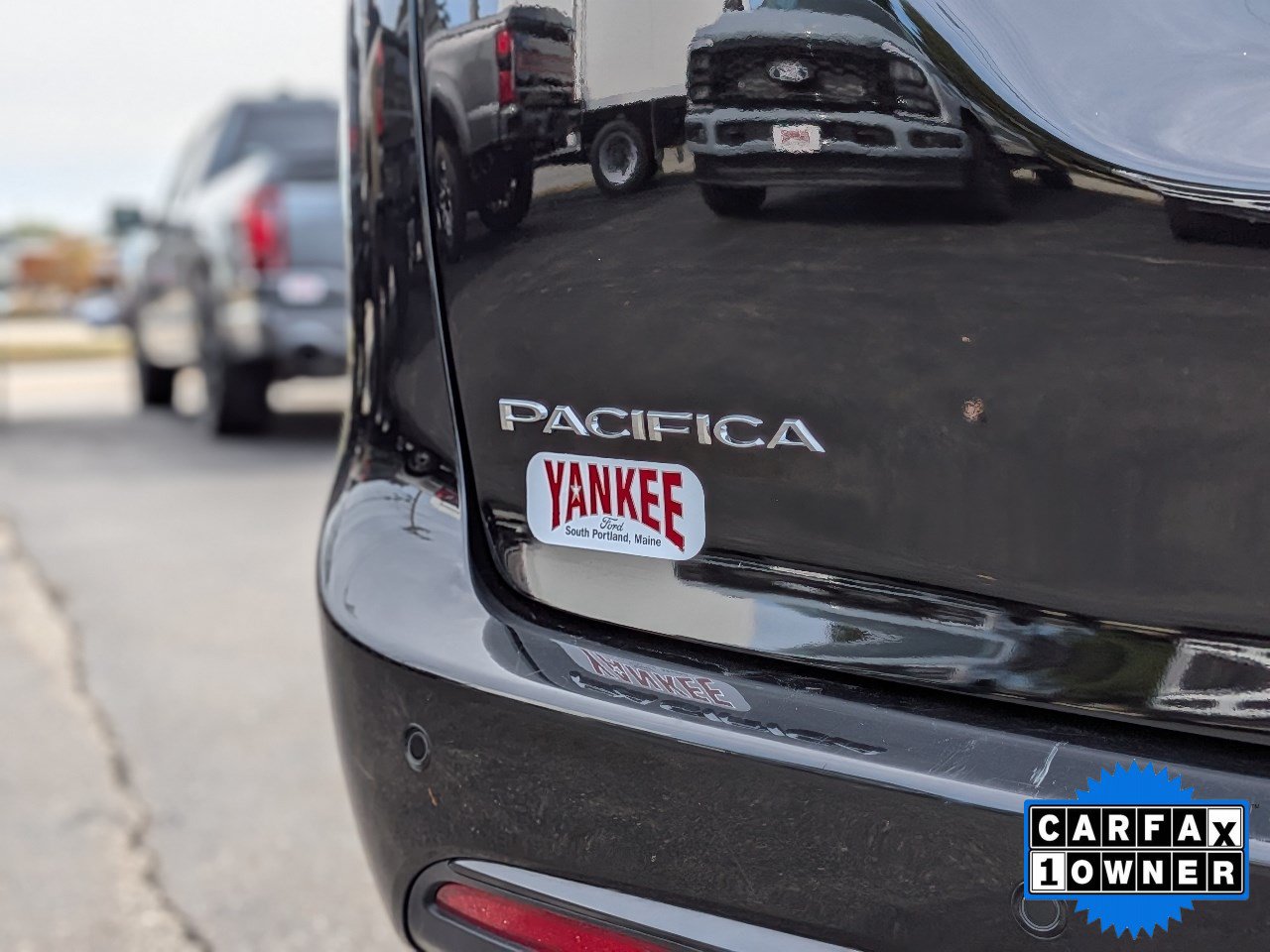 Used 2025 Chrysler Pacifica Limited FWD image 12