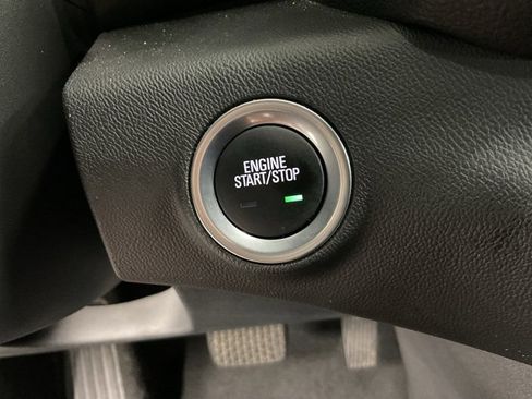 Used 2024 GMC Terrain SLT image 33