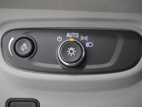 Used 2024 GMC Terrain SLE image 18