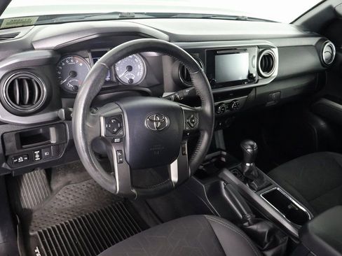 Used 2018 Toyota Tacoma TRD Sport w/ Technology Package RWD image 5