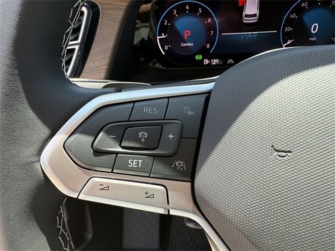 Certified 2025 Volkswagen Atlas SE image 8