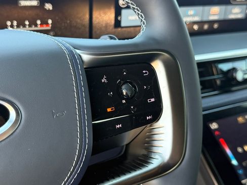 New 2026 INFINITI QX80 4WD image 17