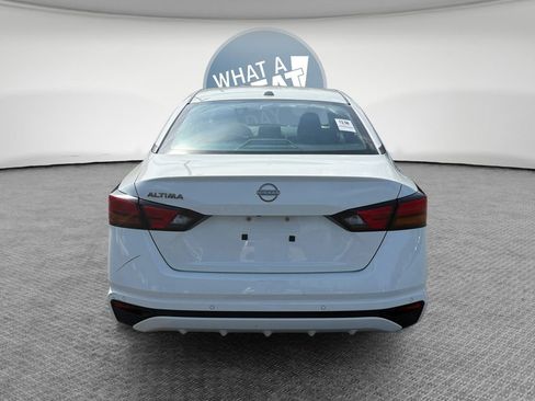 Used 2025 Nissan Altima 2.5 SV FWD image 5