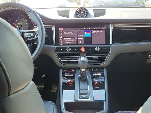 Certified 2025 Porsche Macan Turbo image 22