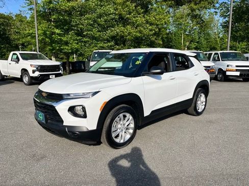Used 2023 Chevrolet TrailBlazer LS FWD image 2