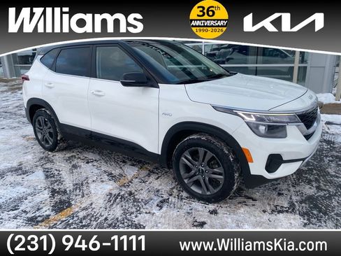 Used 2023 Kia Seltos S image 2