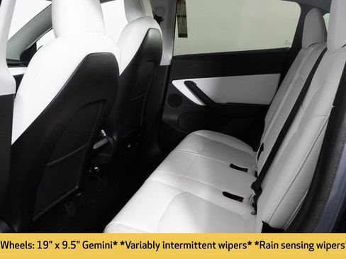 Used 2020 Tesla Model Y Long Range image 34