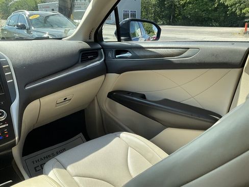 Used 2019 Lincoln MKC Reserve FWD image 15