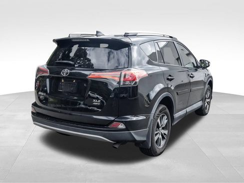 Used 2016 Toyota RAV4 XLE AWD/4WD image 4