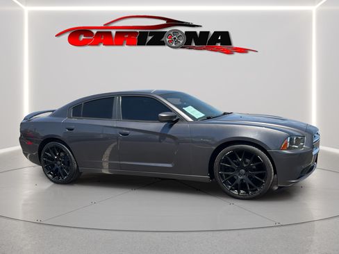Used 2014 Dodge Charger SE RWD image 2