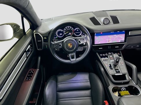 Certified 2020 Porsche Cayenne Turbo S AWD/4WD image 29