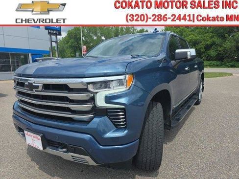 Used 2024 Chevrolet Silverado 1500 High Country w/ High Country Premium Package AWD/4WD image 3