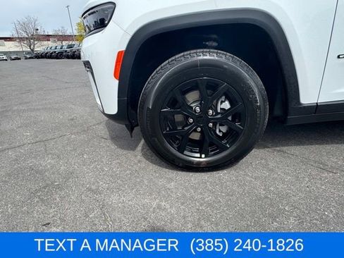 New 2026 Jeep Grand Cherokee Laredo image 3