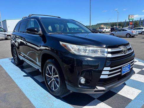 Used 2017 Toyota Highlander XLE w/ Carpet Mat Package AWD/4WD image 7