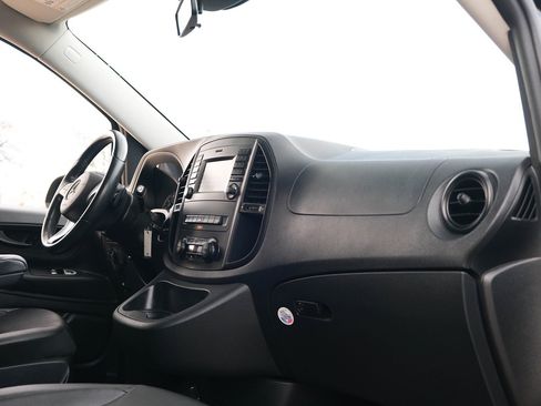 Used 2019 Mercedes-Benz Metris Passenger image 21