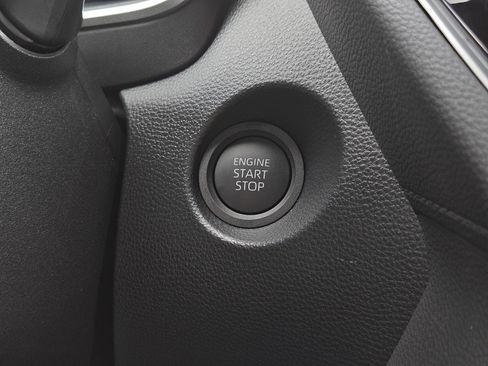 Used 2026 Toyota Corolla Cross XLE w/ Convenience Package FWD image 23