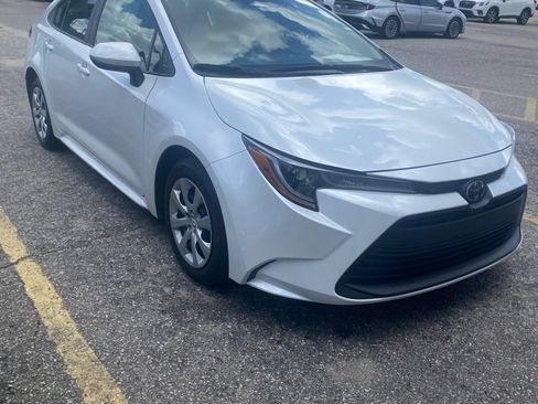 Used 2024 Toyota Corolla LE FWD image 2