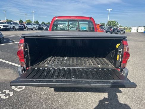Used 2014 Toyota Tacoma 2WD Regular Cab image 9