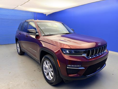 Used 2022 Jeep Grand Cherokee Limited image 2