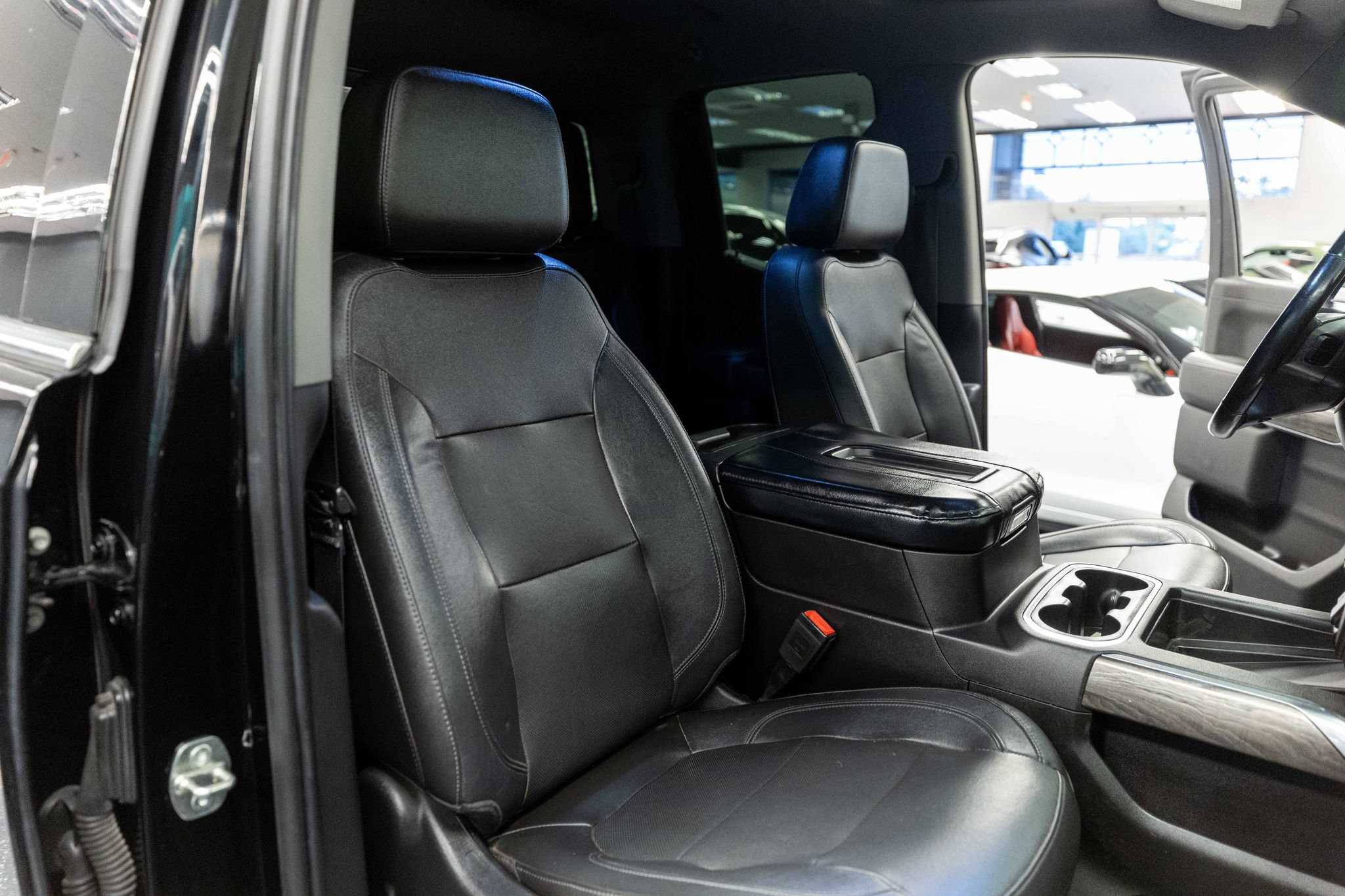 Used 2019 Chevrolet Silverado 1500 LTZ w/ LTZ Plus Package AWD/4WD image 18