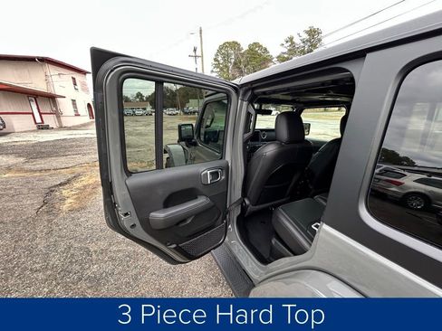 Used 2023 Jeep Wrangler Unlimited Sahara w/ Cold Weather Group image 15