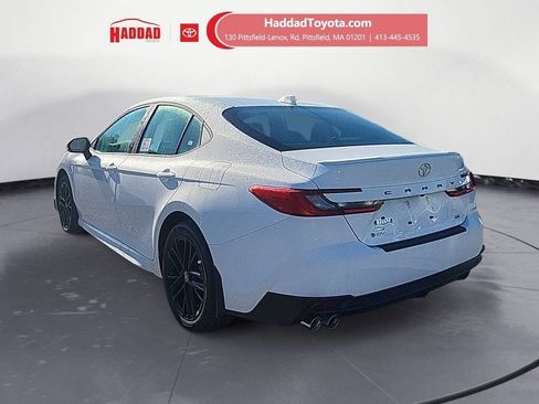 Used 2025 Toyota Camry SE AWD/4WD image 3