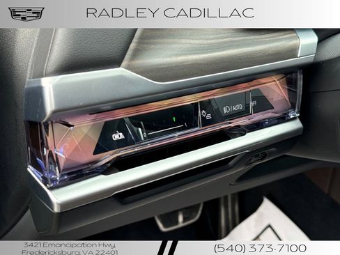 Used 2024 BMW 760i xDrive w/ Executive Package image 12