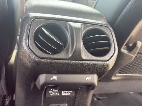 Used 2024 Jeep Gladiator Rubicon AWD/4WD image 23