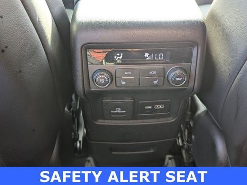 Used 2022 GMC Acadia AT4 w/ Technology Package image 12