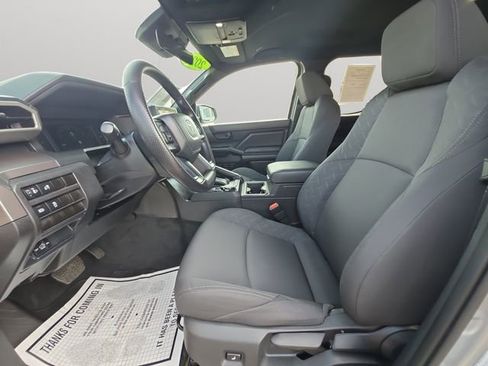 Certified 2025 Toyota Tacoma SR5 AWD/4WD image 10