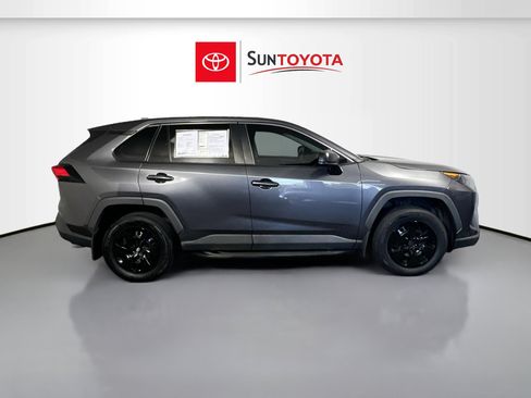 Used 2022 Toyota RAV4 LE FWD image 2