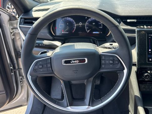 Used 2024 Jeep Grand Cherokee Altitude AWD/4WD image 13