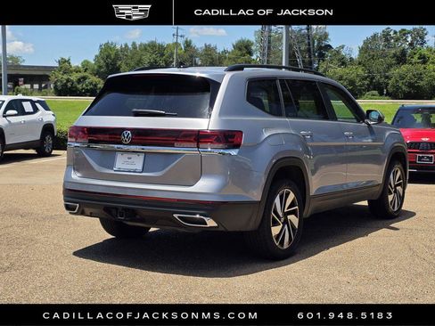Used 2025 Volkswagen Atlas SE FWD image 4