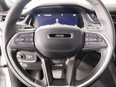 Used 2024 Jeep Grand Cherokee Laredo w/ Luxury Tech Group I image 3