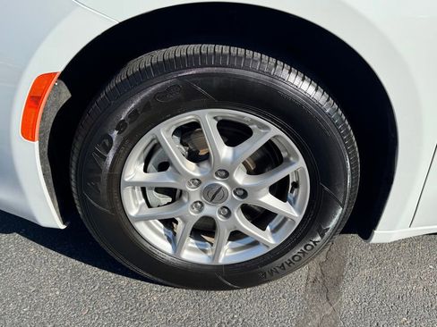Used 2023 Chrysler Voyager LX FWD image 10