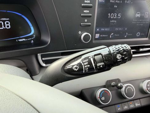 Certified 2024 Hyundai Elantra SE FWD image 32
