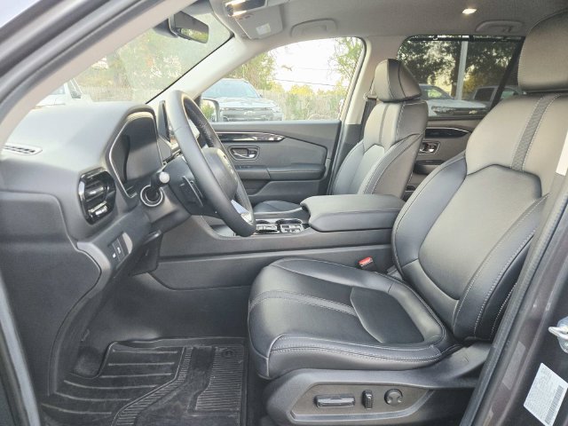 Used 2025 Honda Pilot EX-L image 8
