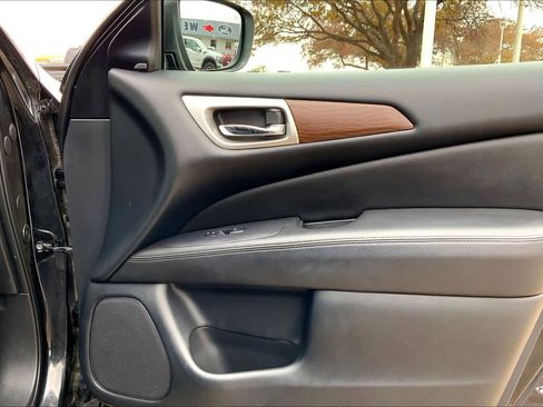 Used 2019 Nissan Pathfinder Platinum image 22
