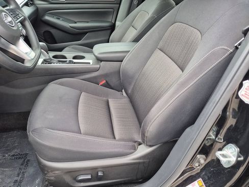 Used 2025 Nissan Altima 2.5 SV FWD image 25