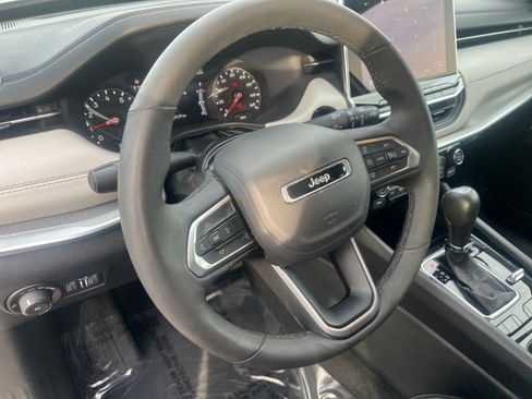 Used 2025 Jeep Compass Limited image 28