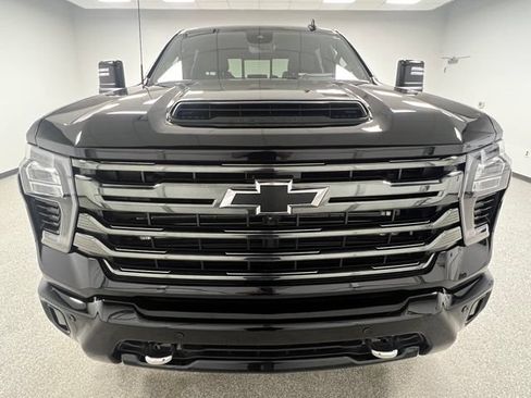 Used 2024 Chevrolet Silverado 3500 High Country w/ Technology Package AWD/4WD image 3