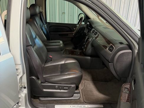 Used 2010 GMC Yukon Denali RWD image 24