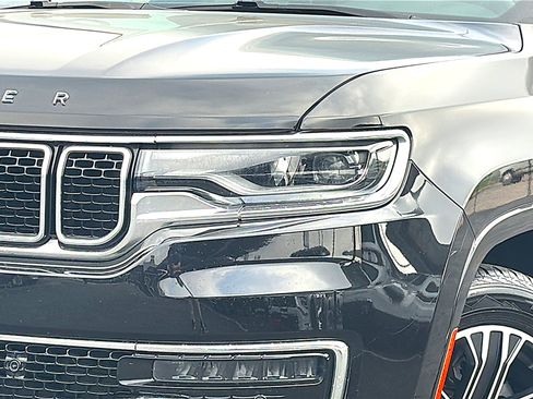 Used 2024 Jeep Wagoneer L Series II image 4