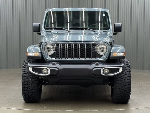 Used 2025 Jeep Gladiator Sport AWD/4WD image 8