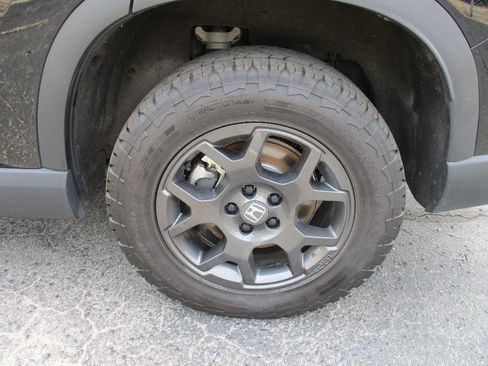 Used 2025 Honda Pilot TrailSport image 9