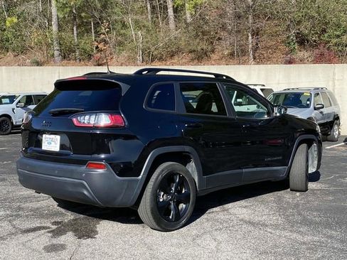 Used 2020 Jeep Cherokee Latitude Plus image 3