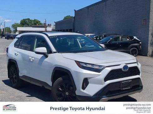 Certified 2024 Toyota RAV4 SE w/ Convenience Package AWD/4WD image 1